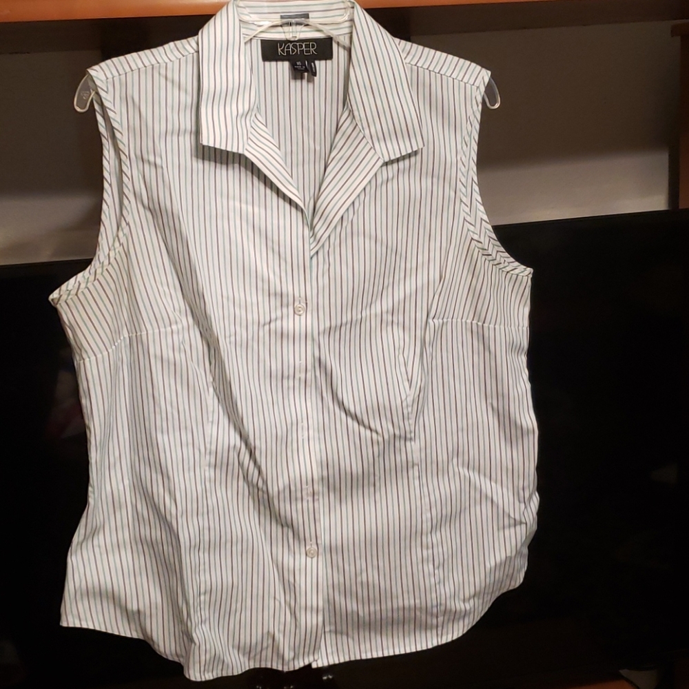 Sleeveless shirt